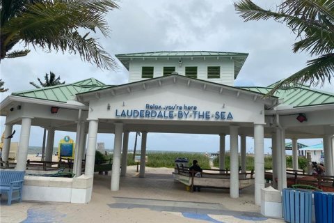 Condo in Lauderdale-by-the-Sea, Florida, 2 bedrooms  № 2261480 - photo 24