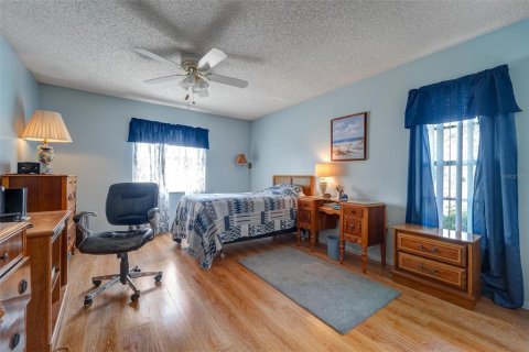 Condo in Port Richey, Florida, 2 bedrooms № 2113270 - photo 12