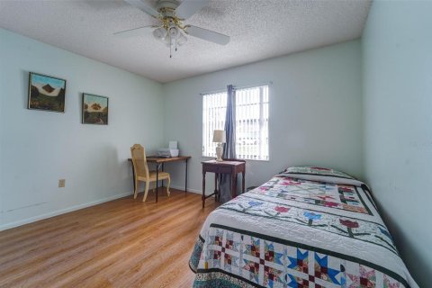 Condo in Port Richey, Florida, 2 bedrooms № 2113270 - photo 13