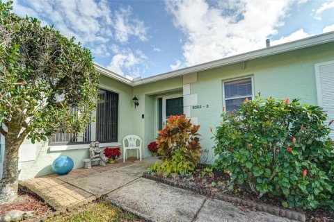 Condo à Port Richey, Floride, 2 chambres  № 2113270