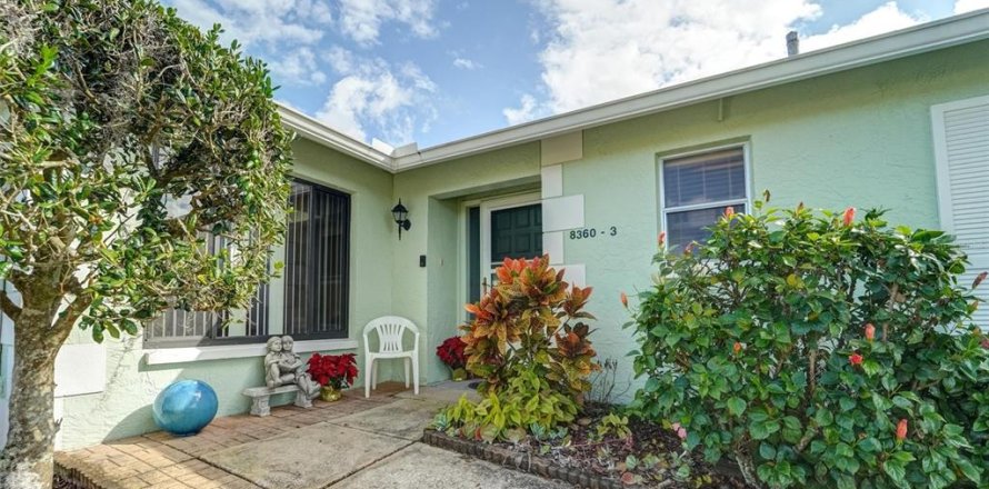 Condo in Port Richey, Florida, 2 bedrooms № 2113270