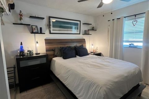 Apartment in Saint Petersburg, Florida 2 bedrooms, 74.32 sq.m. № 1904159 - photo 10