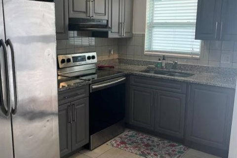 Apartment in Saint Petersburg, Florida 2 bedrooms, 74.32 sq.m. № 1904159 - photo 3
