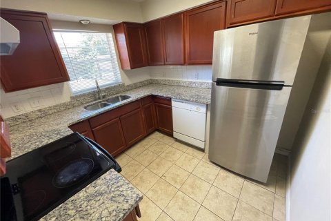 Villa ou maison à louer à Altamonte Springs, Floride: 4 chambres, 120.12 m2 № 2406460 - photo 2
