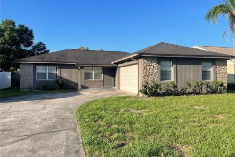 Villa ou maison à Altamonte Springs, Floride 4 chambres, 120.12 m2 № 2406460