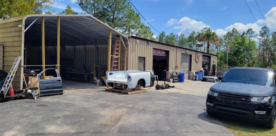 Commercial property in Belleview, Florida 371.79 sq.m. № 2103859