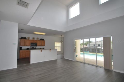 Casa en venta en Davenport, Florida, 5 dormitorios, 227.7 m2 № 1751821 - foto 9