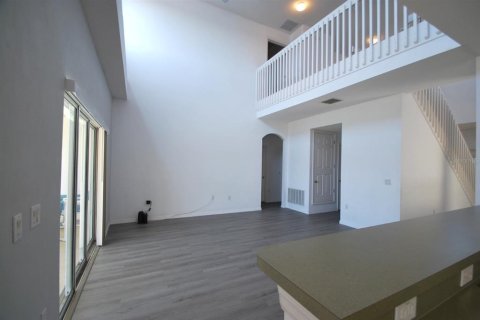 Casa en venta en Davenport, Florida, 5 dormitorios, 227.7 m2 № 1751821 - foto 10