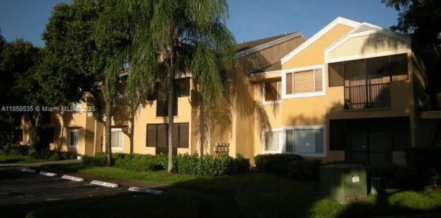 Condo in Pembroke Pines, Florida, 2 bedrooms  № 1882132