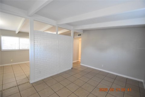 House in Tampa, Florida 3 bedrooms, 91.42 sq.m. № 2384499 - photo 13
