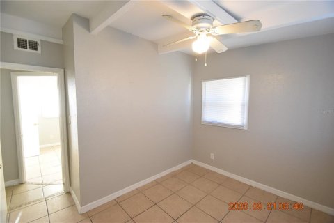 House in Tampa, Florida 3 bedrooms, 91.42 sq.m. № 2384499 - photo 26