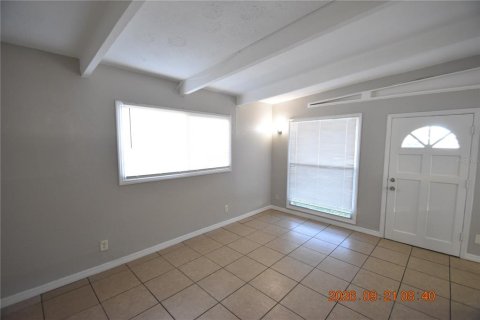 House in Tampa, Florida 3 bedrooms, 91.42 sq.m. № 2384499 - photo 11