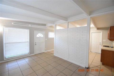 House in Tampa, Florida 3 bedrooms, 91.42 sq.m. № 2384499 - photo 12