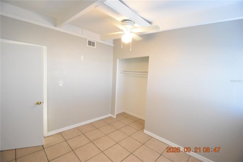 House in Tampa, Florida 3 bedrooms, 91.42 sq.m. № 2384499 - photo 30