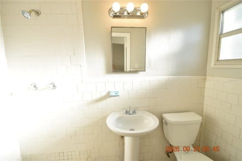 House in Tampa, Florida 3 bedrooms, 91.42 sq.m. № 2384499 - photo 21