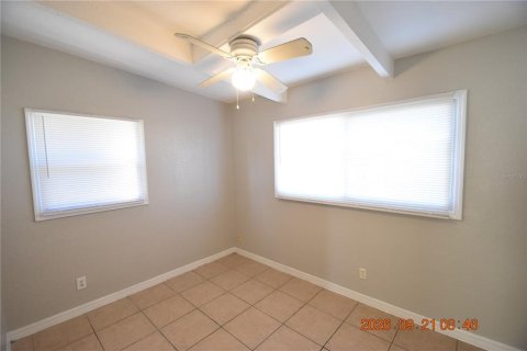 House in Tampa, Florida 3 bedrooms, 91.42 sq.m. № 2384499 - photo 23