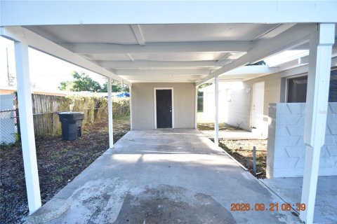 House in Tampa, Florida 3 bedrooms, 91.42 sq.m. № 2384499 - photo 6
