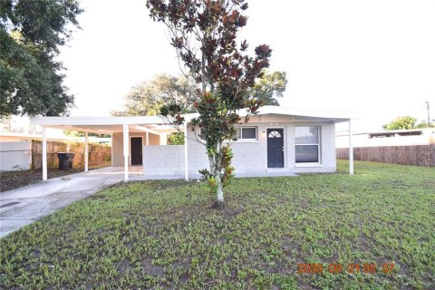 House in Tampa, Florida 3 bedrooms, 91.42 sq.m. № 2384499