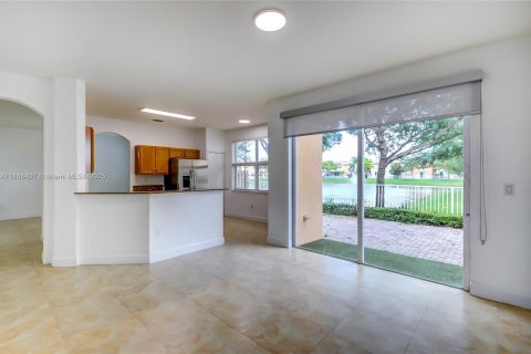 Townhouse in Doral, Florida 3 bedrooms, 190.54 sq.m. № 1928087 - photo 17