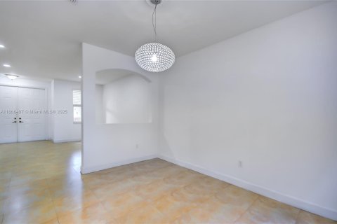 Townhouse in Doral, Florida 3 bedrooms, 190.54 sq.m. № 1928087 - photo 9