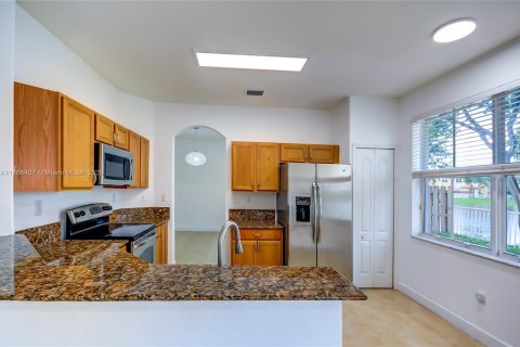 Townhouse in Doral, Florida 3 bedrooms, 190.54 sq.m. № 1928087 - photo 14