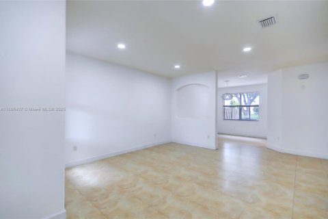 Townhouse in Doral, Florida 3 bedrooms, 190.54 sq.m. № 1928087 - photo 1