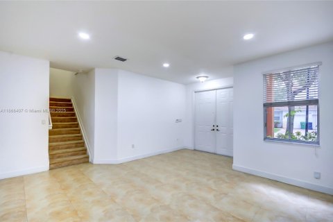 Townhouse in Doral, Florida 3 bedrooms, 190.54 sq.m. № 1928087 - photo 4