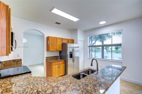 Townhouse in Doral, Florida 3 bedrooms, 190.54 sq.m. № 1928087 - photo 13