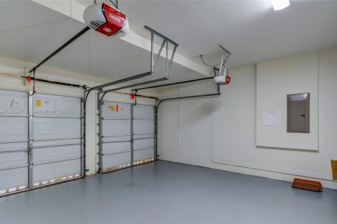 Townhouse in Doral, Florida 3 bedrooms, 190.54 sq.m. № 1928087 - photo 22