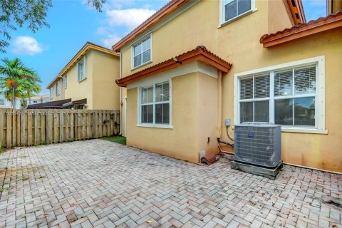 Townhouse in Doral, Florida 3 bedrooms, 190.54 sq.m. № 1928087 - photo 27