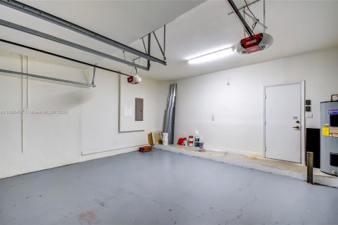 Townhouse in Doral, Florida 3 bedrooms, 190.54 sq.m. № 1928087 - photo 23