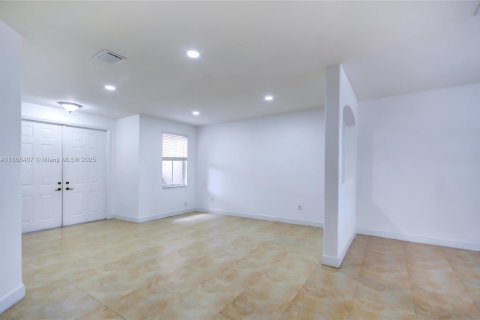 Townhouse in Doral, Florida 3 bedrooms, 190.54 sq.m. № 1928087 - photo 5