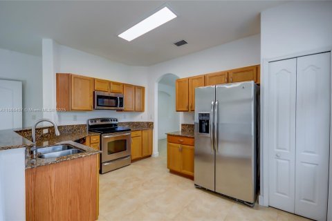 Townhouse in Doral, Florida 3 bedrooms, 190.54 sq.m. № 1928087 - photo 12