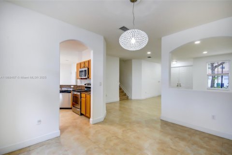 Townhouse in Doral, Florida 3 bedrooms, 190.54 sq.m. № 1928087 - photo 8