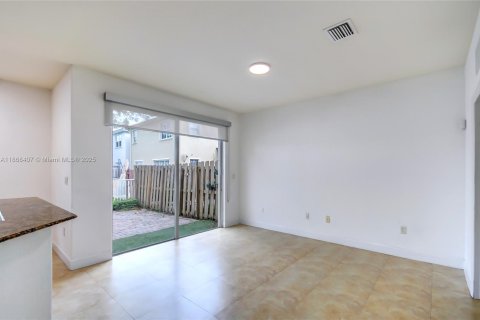 Townhouse in Doral, Florida 3 bedrooms, 190.54 sq.m. № 1928087 - photo 18