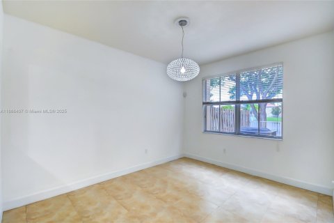 Townhouse in Doral, Florida 3 bedrooms, 190.54 sq.m. № 1928087 - photo 6