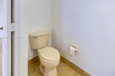 Townhouse in Doral, Florida 3 bedrooms, 190.54 sq.m. № 1928087 - photo 20