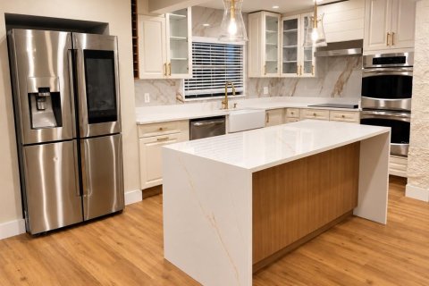 House in Maitland, Florida 4 bedrooms, 261.71 sq.m. № 2412691 - photo 6