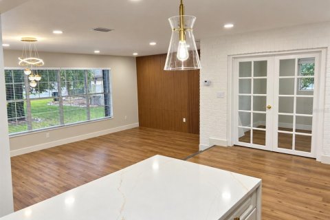 House in Maitland, Florida 4 bedrooms, 261.71 sq.m. № 2412691 - photo 11