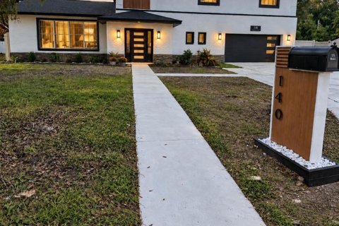 House in Maitland, Florida 4 bedrooms, 261.71 sq.m. № 2412691