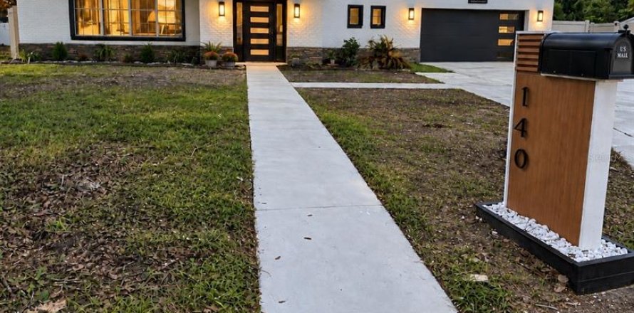 House in Maitland, Florida 4 bedrooms, 261.71 sq.m. № 2412691