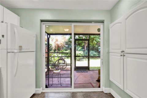 House in Pompano Beach, Florida 3 bedrooms, 88.16 sq.m. № 1857020 - photo 9