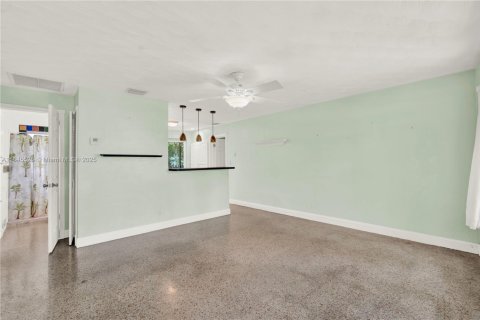 House in Pompano Beach, Florida 3 bedrooms, 88.16 sq.m. № 1857020 - photo 4