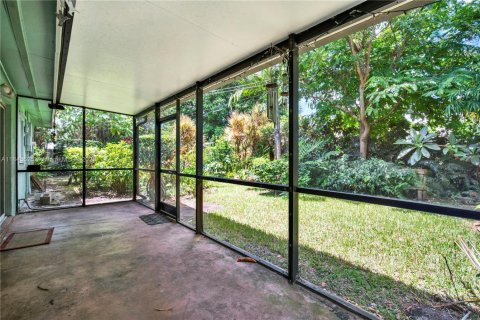 House in Pompano Beach, Florida 3 bedrooms, 88.16 sq.m. № 1857020 - photo 17