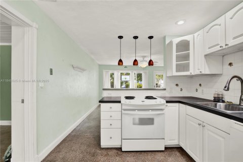 House in Pompano Beach, Florida 3 bedrooms, 88.16 sq.m. № 1857020 - photo 8