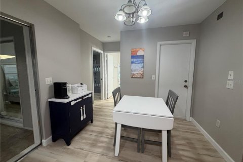 Villa ou maison à louer à Venice, Floride: 2 chambres, 99.78 m2 № 2424383 - photo 9
