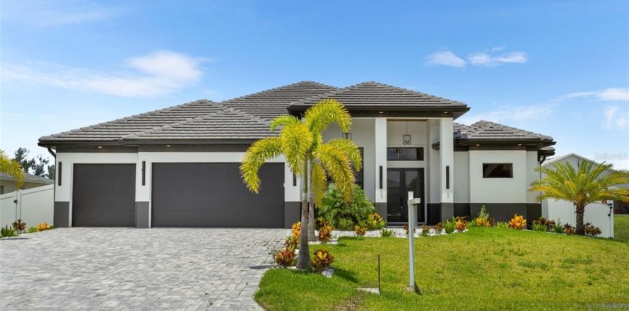 House in Cape Coral, Florida 3 bedrooms, 224.82 sq.m. № 1807959