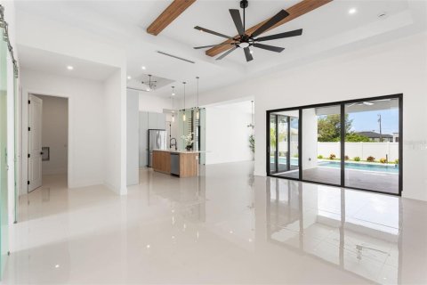 House in Cape Coral, Florida 3 bedrooms, 224.82 sq.m. № 1807959 - photo 30