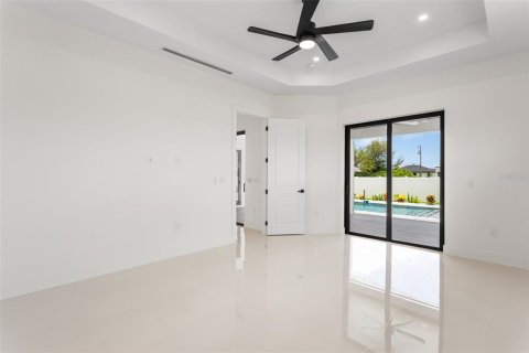 House in Cape Coral, Florida 3 bedrooms, 224.82 sq.m. № 1807959 - photo 18
