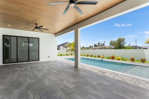 House in Cape Coral, Florida 3 bedrooms, 224.82 sq.m. № 1807959 - photo 11